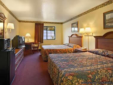 Super 8 By Wyndham Claremore Ok Εξωτερικό φωτογραφία